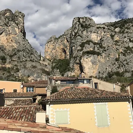 帕提库里尔德斯鲁米尔莱斯公寓 3* 穆斯捷-圣玛丽